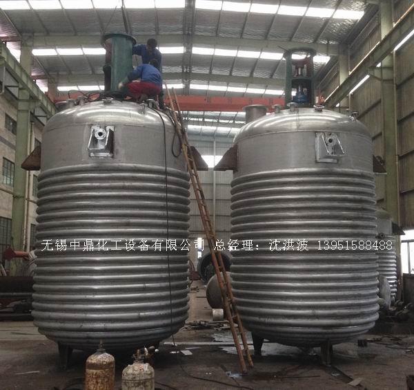外盤半管加熱反應(yīng)釜 內(nèi)盤管加熱反應(yīng)釜